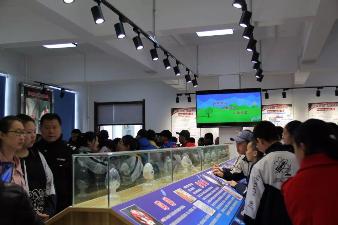 最新开学新闻,各地学校迎来开学季,全新学期展望与动态,开学季来临,全新学期展望与动态报道