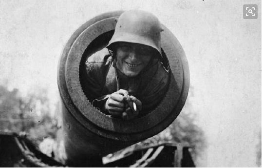 古斯塔夫巨炮实战,战争中的巨无霸,古斯塔夫巨炮实战,战争中的巨无霸力量展示