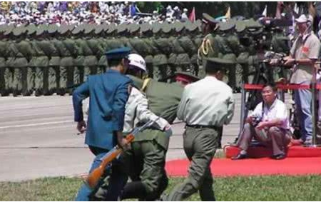 九七年香港回归阅兵——彰显国家力量与民族精神的盛大仪式,九七年香港回归阅兵,展现国家力量与民族精神的辉煌瞬间