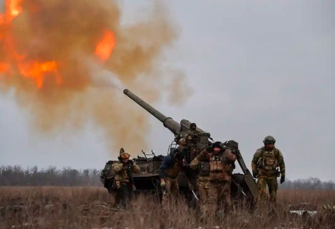 探索B4榴弹炮的威力，一段震撼的开炮视频，B4榴弹炮的威力震撼展示，一段开炮视频探索其强大火力