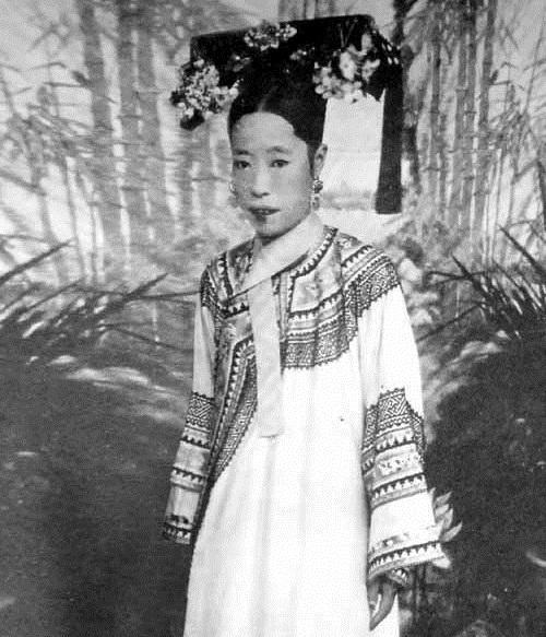 中国历史上的降半旗记录，探寻背后的意义与情感，中国历史上的降半旗，背后的意义与情感探寻