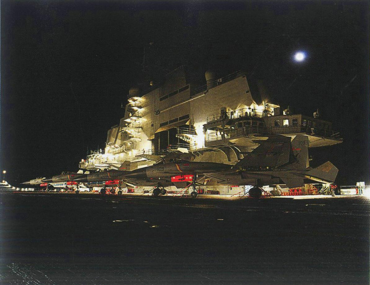 辽宁舰歼-15首次起降,中国海军航空兵力量的里程碑事件,辽宁舰歼-15首次起降,海军航空兵力量的重大里程碑事件