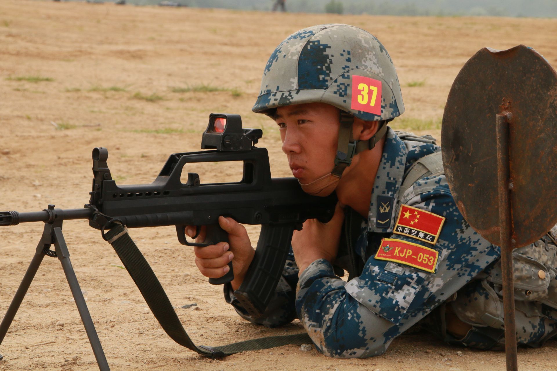 空降兵15军尖子连队,英勇善战,锤炼精英,空降兵尖子连队英勇锤炼精英战士