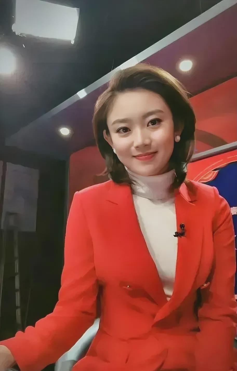 戎评眼中的女主持人,闪耀的星辰,戎评视角下的璀璨星辰,女主持人风采闪耀