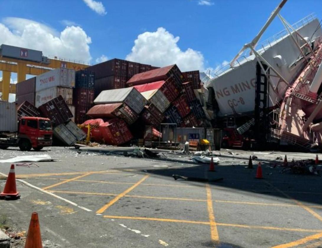 台媒评大陆70周年阅兵，壮丽军威，展现大国风采，台媒眼中的大陆阅兵，壮丽军威展现大国风采纪念70周年庆典