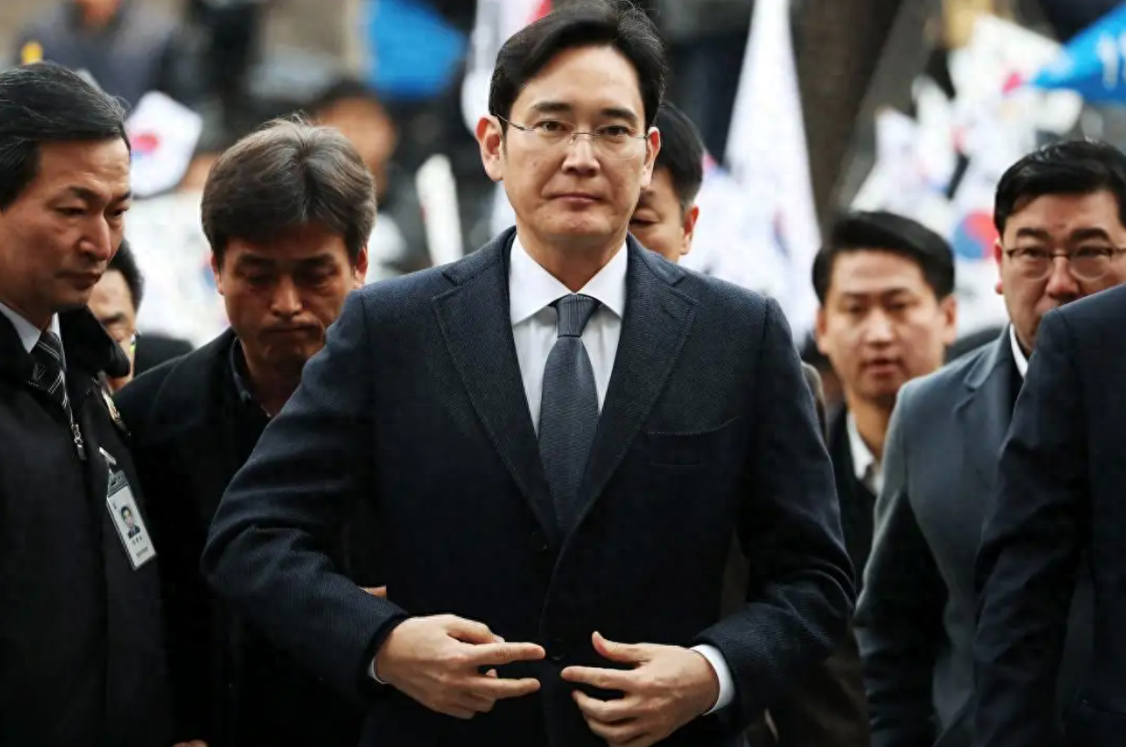 韩国刚刚发生军事政变，深度分析与影响探讨，韩国军事政变，深度分析与影响探讨