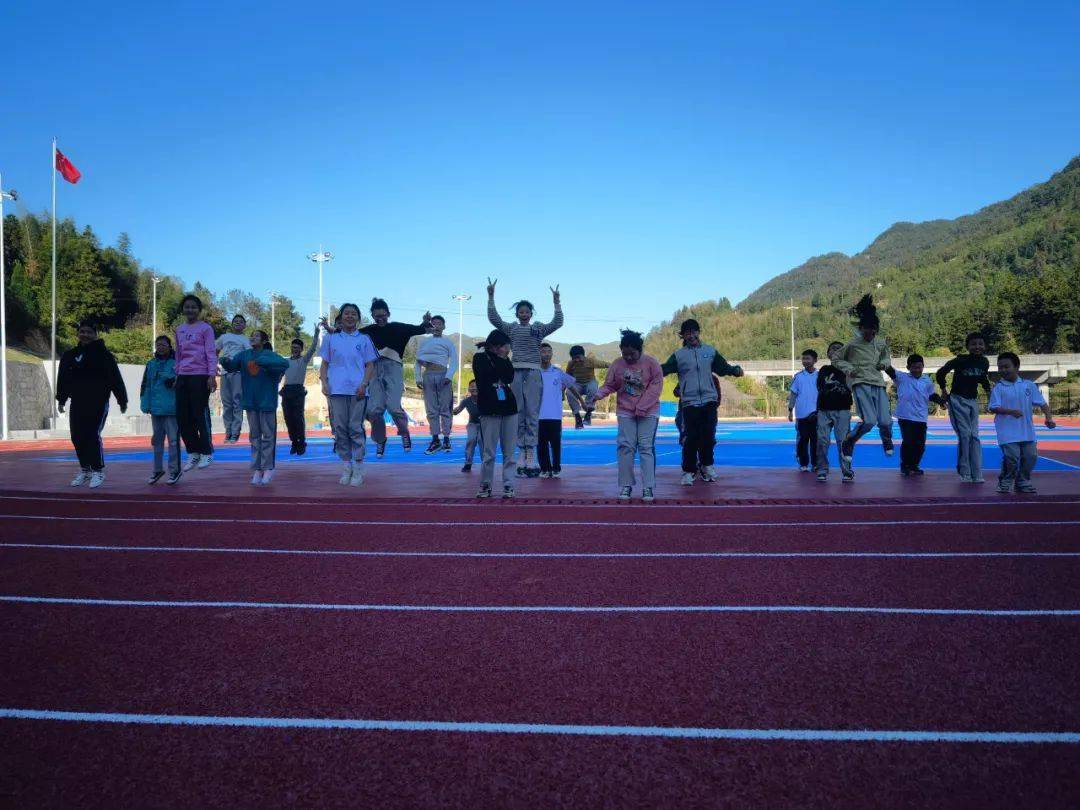 新澳门三中三30组免费