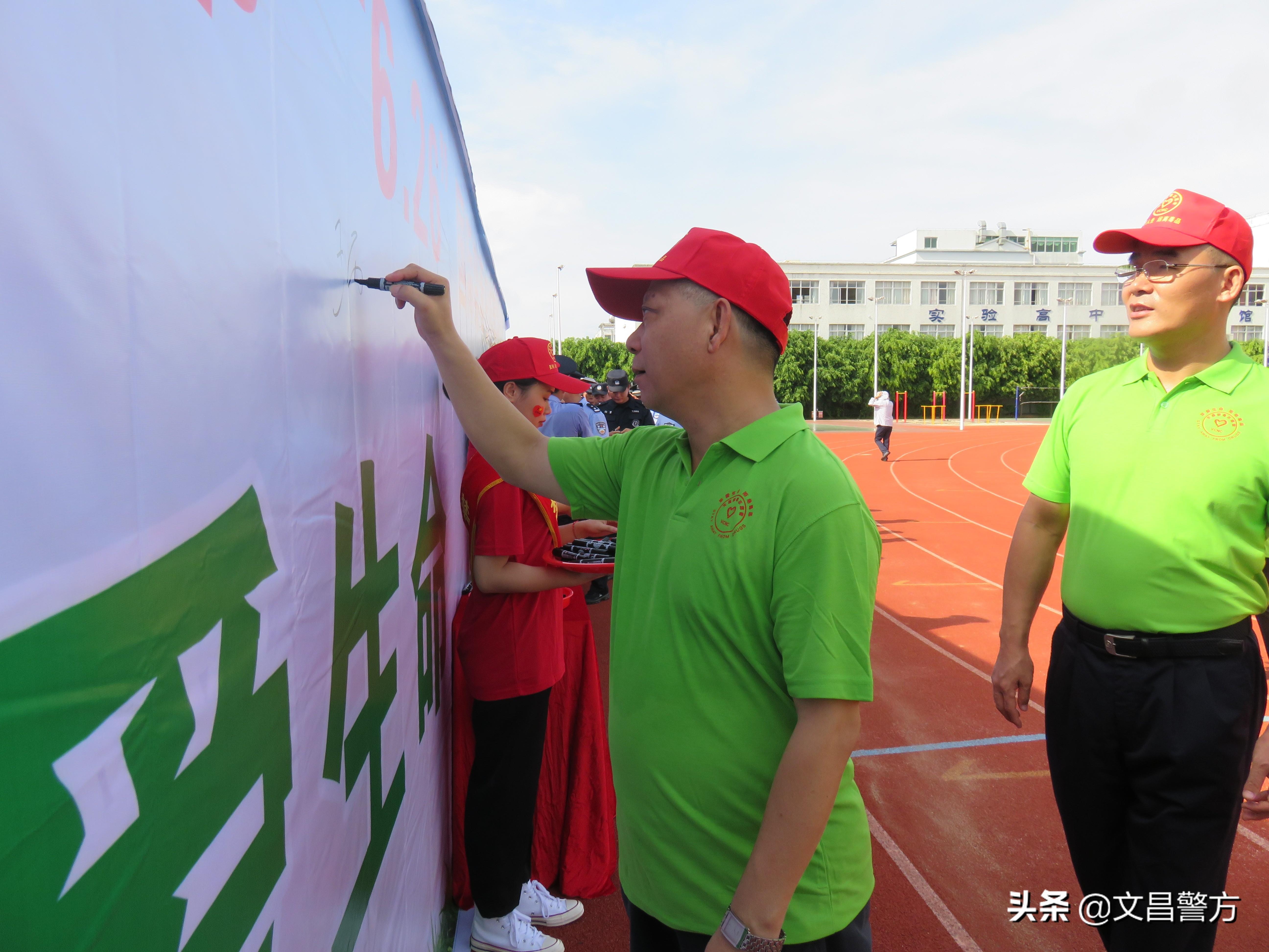 庆祝中华人民共和国成立七十周年,回顾与瞻望——透过图片的视角看国庆盛典 2019年,透过图片视角回顾国庆盛典,庆祝中华人民共和国七十周年庆典回顾与展望