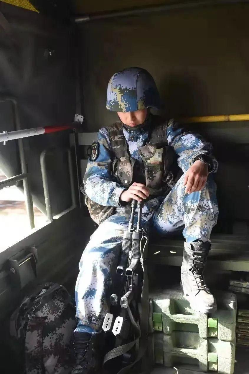 中国海军女兵风姿图片,展现力量与柔美的独特魅力,中国海军女兵风采,力量与柔美的独特魅力图片展示