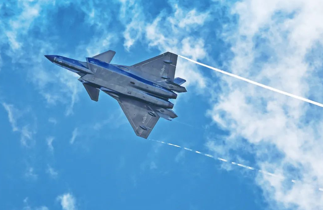 歼16与歼20，空中力量的对比与探讨，歼16与歼20，空中力量的对比与深度探讨