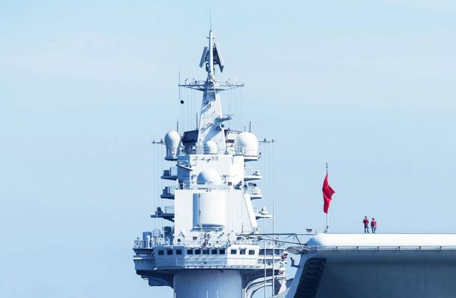 渔民偶遇辽宁舰,一次特殊的海上邂逅,渔民偶遇辽宁舰,海上特殊邅逅记