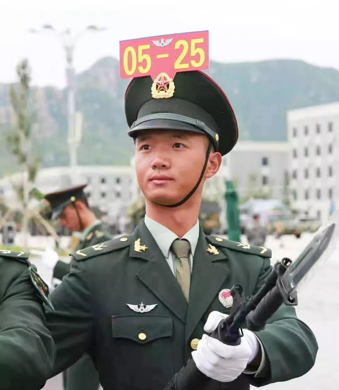 陆军方队领队少将,英勇无畏,忠诚担当的典范,陆军方队领队少将,英勇忠诚的典范