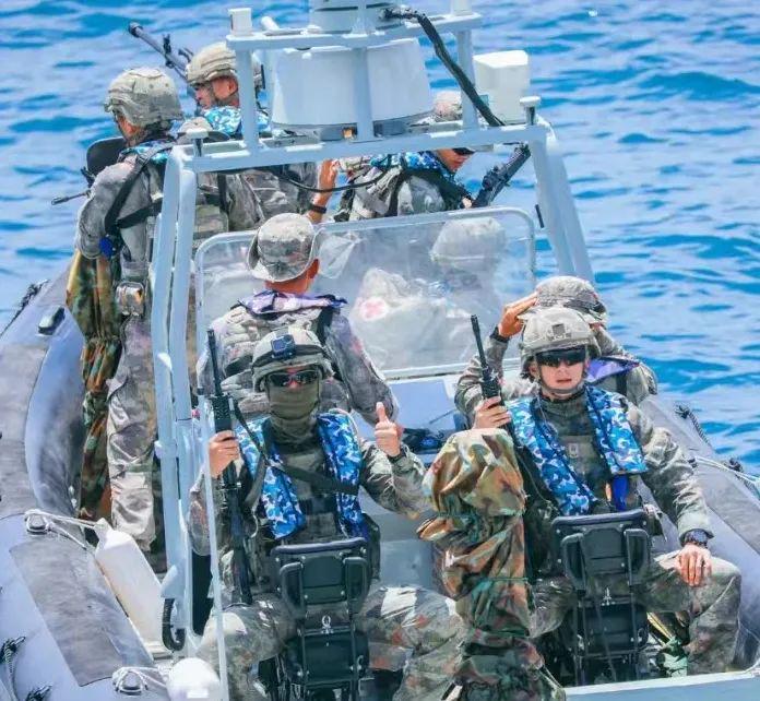 揭秘蛟龙突击队军服,英勇与荣耀的象征,蛟龙突击队军服揭秘,英勇战士的荣耀象征