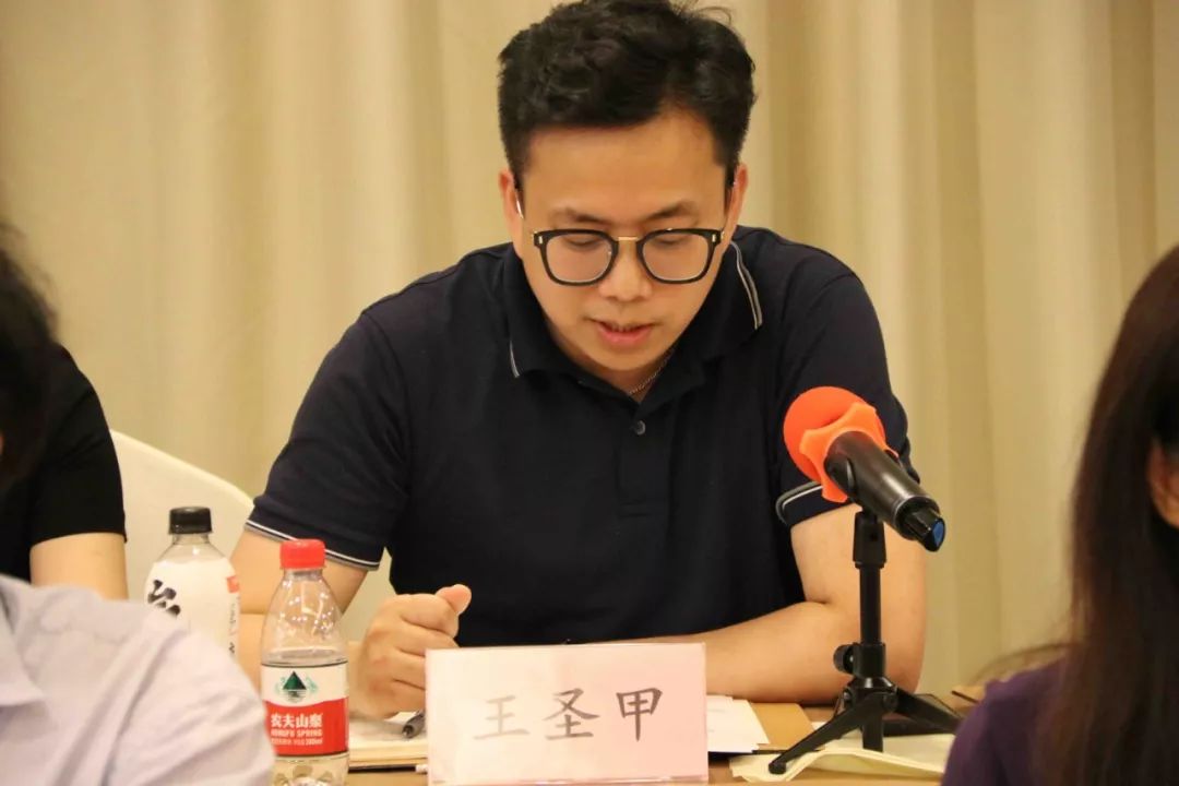 王冠扬,闪耀之星,引领未来之光,王冠扬,闪耀之星,未来之光引领者