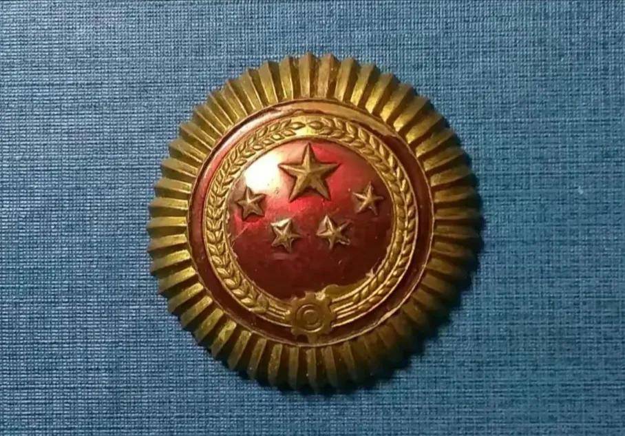 武警部队新帽徽,象征荣耀与使命的崭新标志,武警部队新帽徽,荣耀与使命的崭新象征