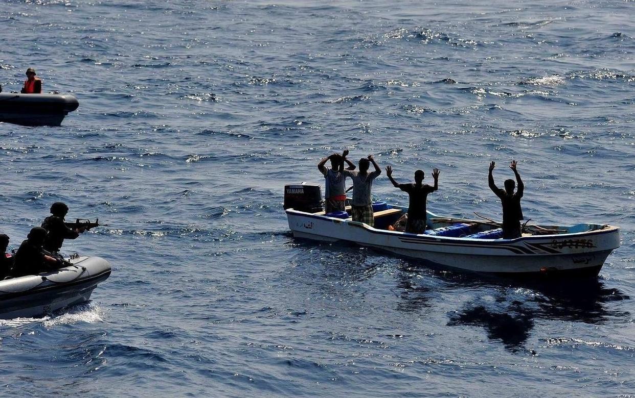 中国海军遭遇海盗拦截,挑战与应对,中国海军遭遇海盗拦截,挑战与应对策略