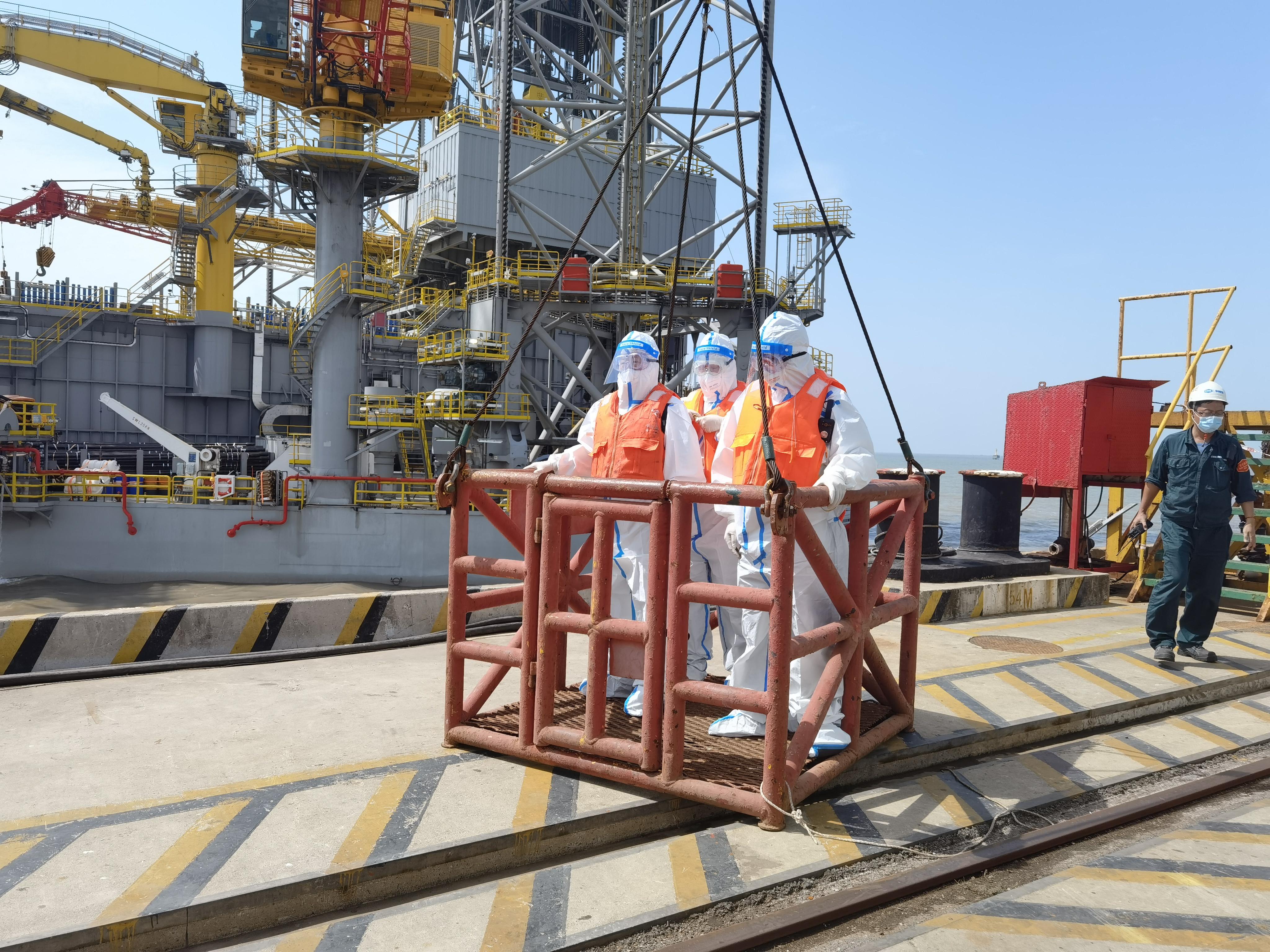 交通部广州打捞局华瑞龙半潜船,引领深海打捞新时代的强大载体,深海打捞新时代的强大载体,交通部广州打捞局华瑞龙半潜船亮相深海打捞领域