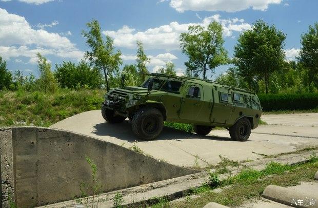 解放军主战装甲车的力量与荣耀，解放军主战装甲车的力量与风采展现