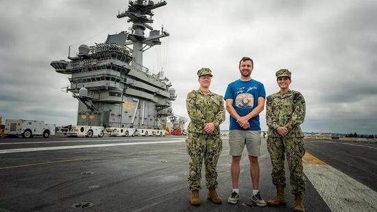 人民海军70周年,局座的深情泪水,人民海军70周年庆典,局座的感人瞬间