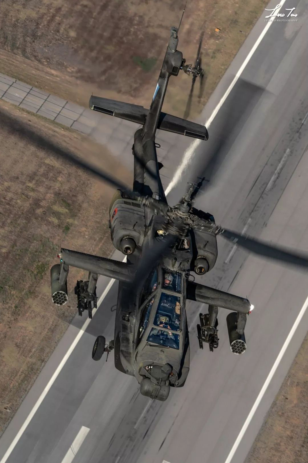 阿帕奇武装直升机满载,力量与威严的象征,阿帕奇武装直升机,满载力量与威严的象征