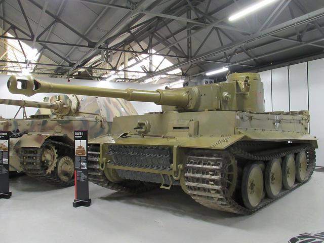 虎式坦克的型号演变与特点,虎式坦克型号演变及特点概述