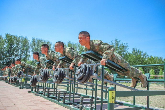 新兵训练视频,磨炼意志,锻造未来战士,新兵训练视频,锻造意志,塑造未来战士之路