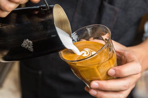 新澳一码一码精准预测与星巴克集体罢工事件探究,新澳预测与星巴克罢工事件探究