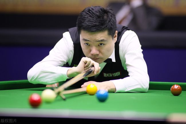 丁俊晖参加特别比赛,斯诺克的璀璨之星闪耀赛场,斯诺克璀璨之星丁俊晖闪耀赛场,参加特别比赛展现非凡实力