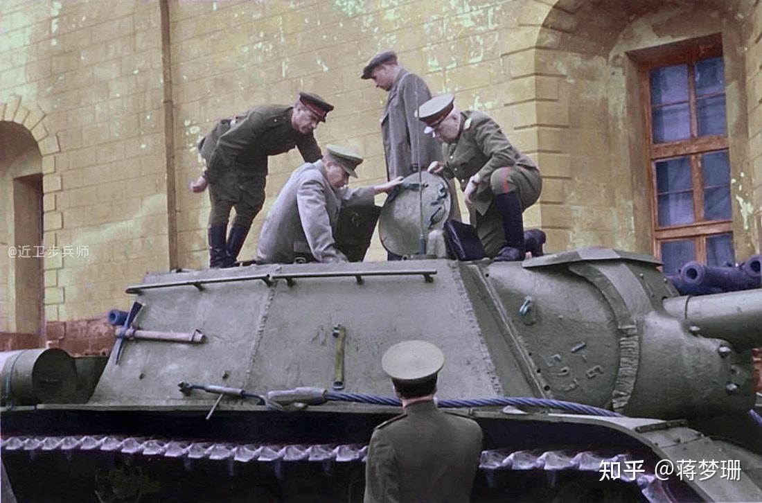 二战T34坦克与虎式坦克,钢铁巨兽的较量,二战T34坦克与虎式坦克,钢铁巨兽的终极较量
