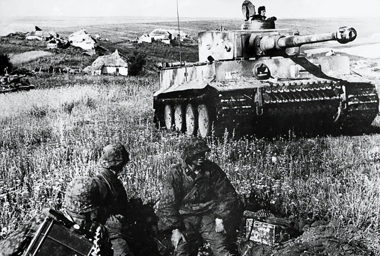 二战T34坦克与虎式坦克,钢铁巨兽的较量,二战T34坦克与虎式坦克,钢铁巨兽的终极较量