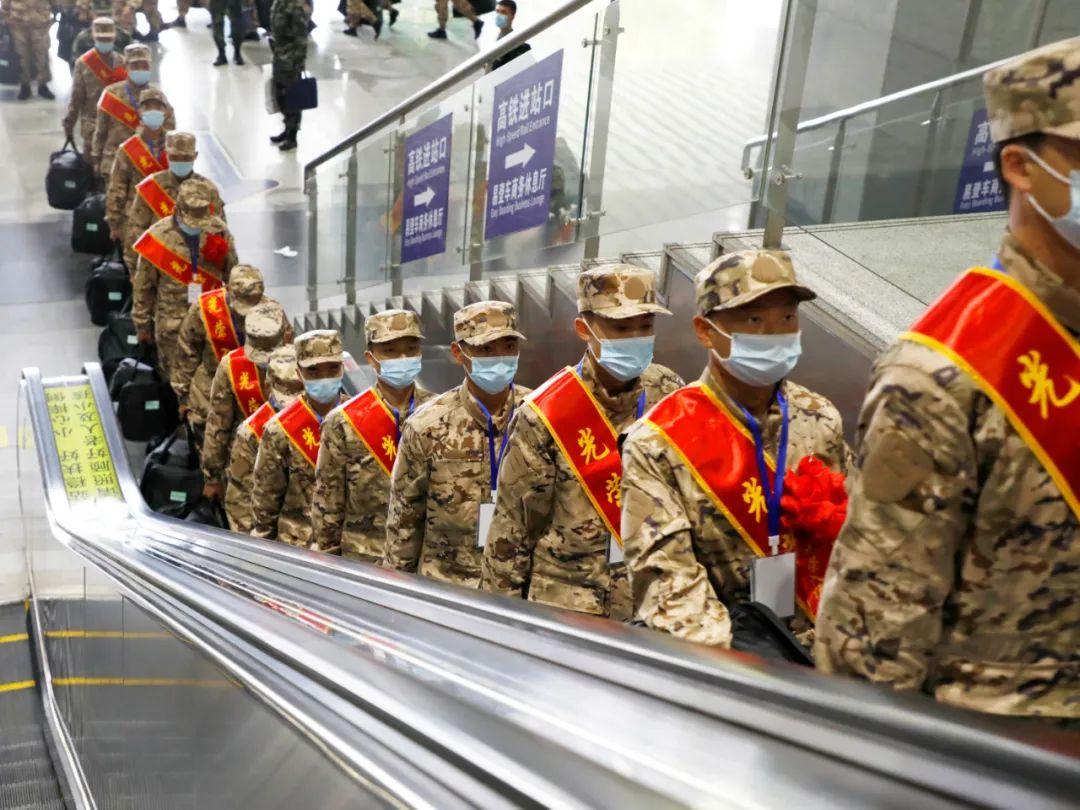 武警军装与解放军军装的区别在哪里,武警军装与解放军军装的区别解析