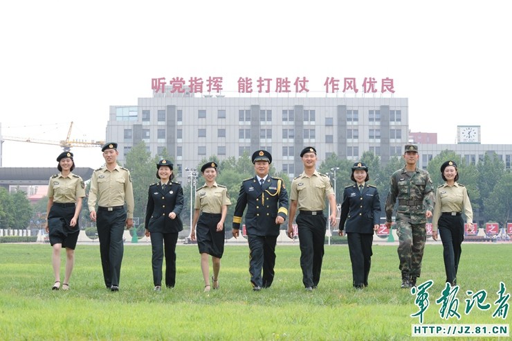 火箭军换发新军服,告别陆军松枝绿,展现新时代风采,火箭军换发新军服,展现新时代风采,告别陆军松枝绿