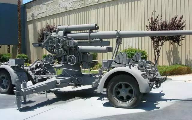 探究88毫米炮的威力,装甲厚度的挑战与应对,揭秘88毫米炮的威力与装甲挑战,深度解析其威力与应对策略