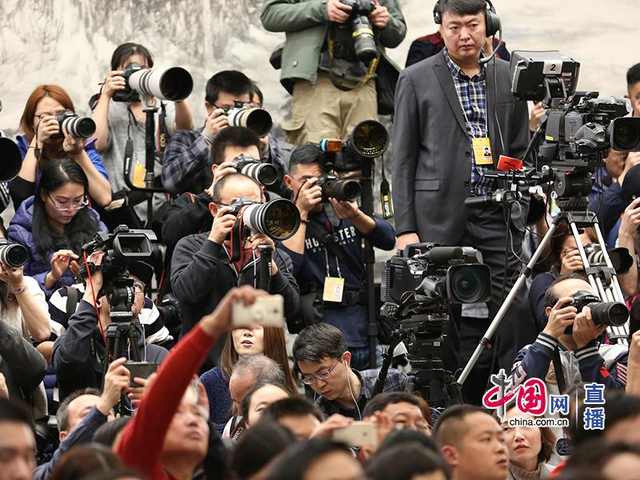 凤凰网新闻记者付裕佳,探索新闻领域的性别角色与多元身份认同,凤凰网记者付裕佳探寻新闻领域的性别角色与多元身份认同之道