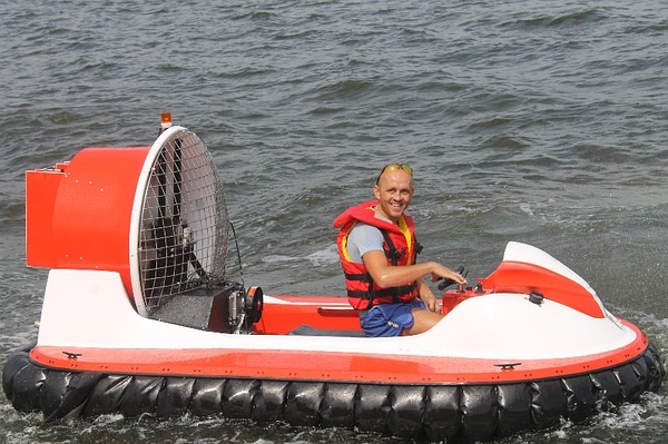 国产小型气垫船,创新科技与水上交通的新纪元,国产小型气垫船,引领水上交通进入新纪元之科技创新力量