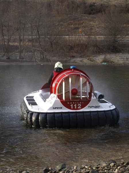 国产小型气垫船,创新科技与水上交通的新纪元,国产小型气垫船,引领水上交通进入新纪元之科技创新力量