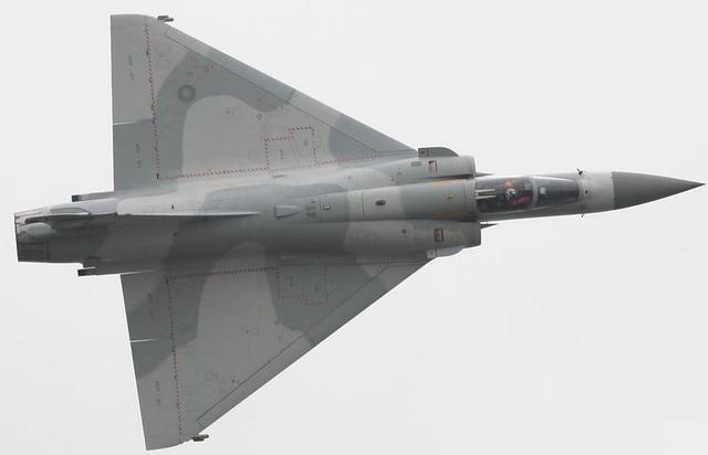 歼-10双三角翼,中国空中力量的独特魅力,歼-10双三角翼展现中国空中力量的独特魅力