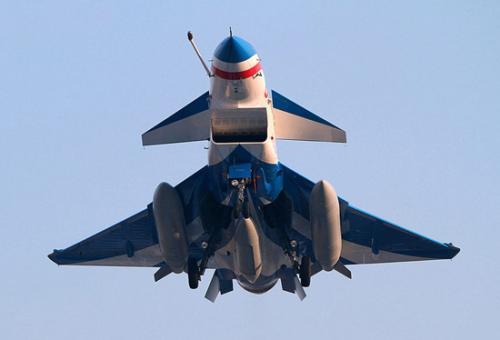 歼-10双三角翼,中国空中力量的独特魅力,歼-10双三角翼展现中国空中力量的独特魅力