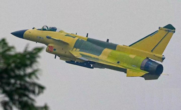 歼-10双三角翼,中国空中力量的独特魅力,歼-10双三角翼展现中国空中力量的独特魅力