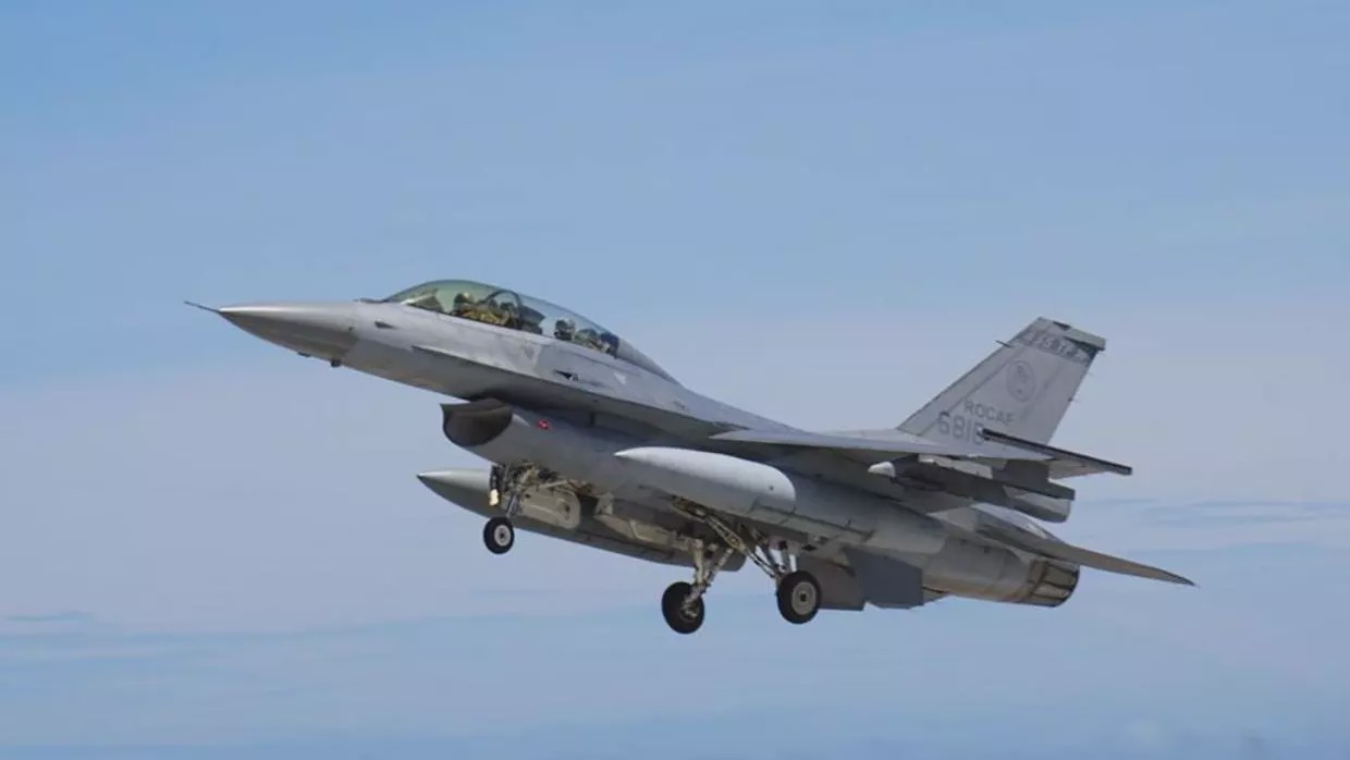 战斗机的重量,探究其重要性及影响因素,战斗机重量探究,重要性及其影响因素分析