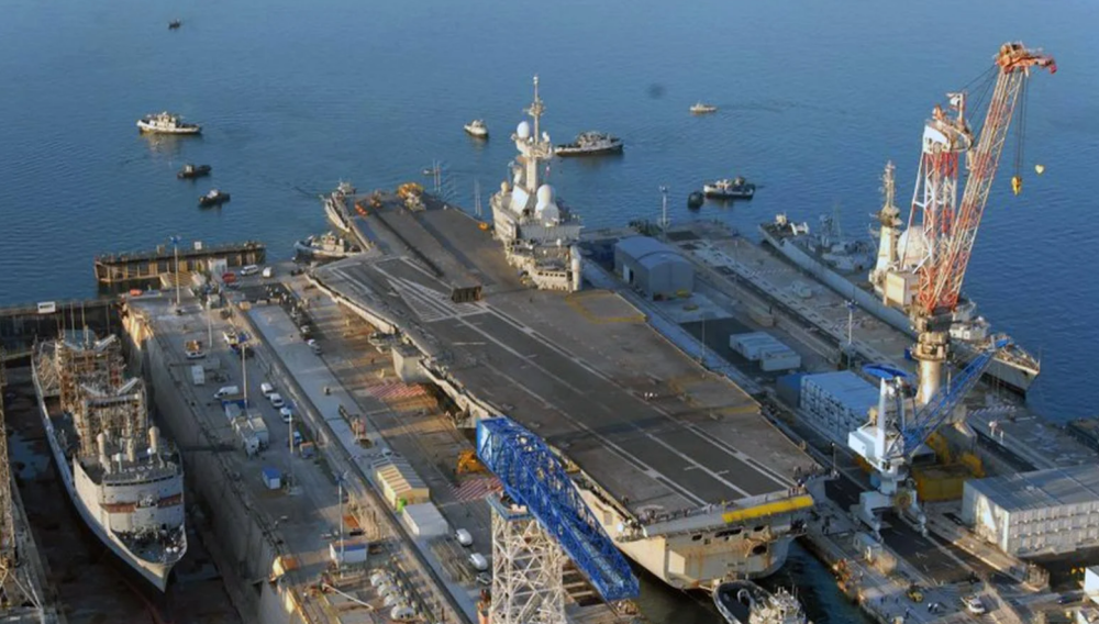 瓦良格号抵达我国港口——历史与未来的见证,瓦良格号抵港,历史交汇,未来启航