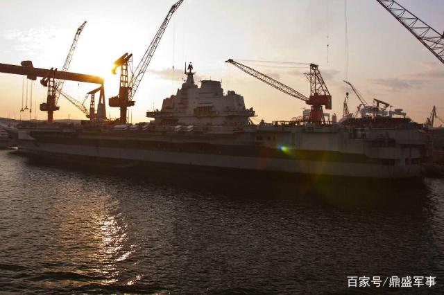 瓦良格号抵达我国港口——历史与未来的见证,瓦良格号抵港,历史交汇,未来启航
