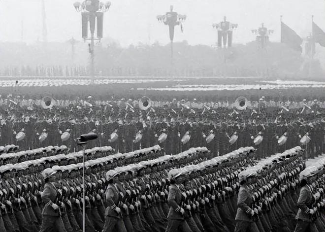 建国后都有谁阅过兵,建国后阅兵人物概览,谁曾阅过兵?