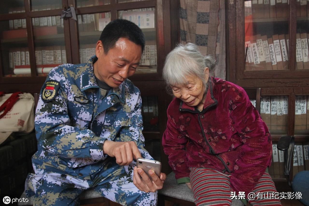 女兵精神，坚韧、勇敢与荣耀的赞歌，女兵精神，坚韧、勇敢与荣耀的颂歌