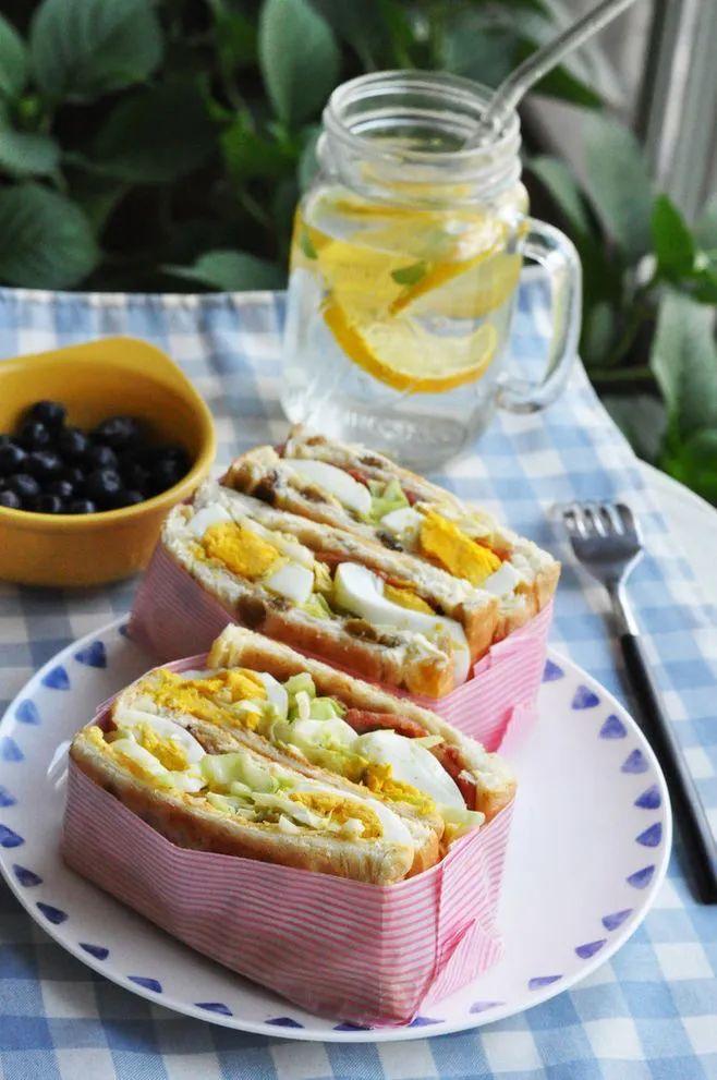 每天吃几个鸡蛋正常——营养摄入与健康的平衡之道，鸡蛋摄入量指南，营养与健康平衡的日常建议