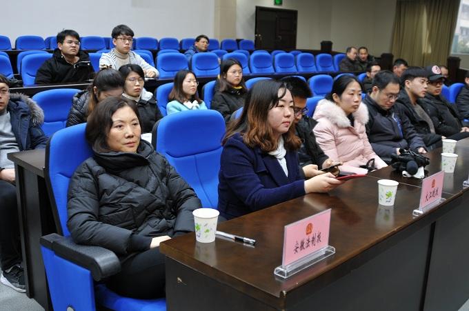 最新新闻加点评，社会热点深度剖析，社会热点深度剖析，最新新闻及点评速递