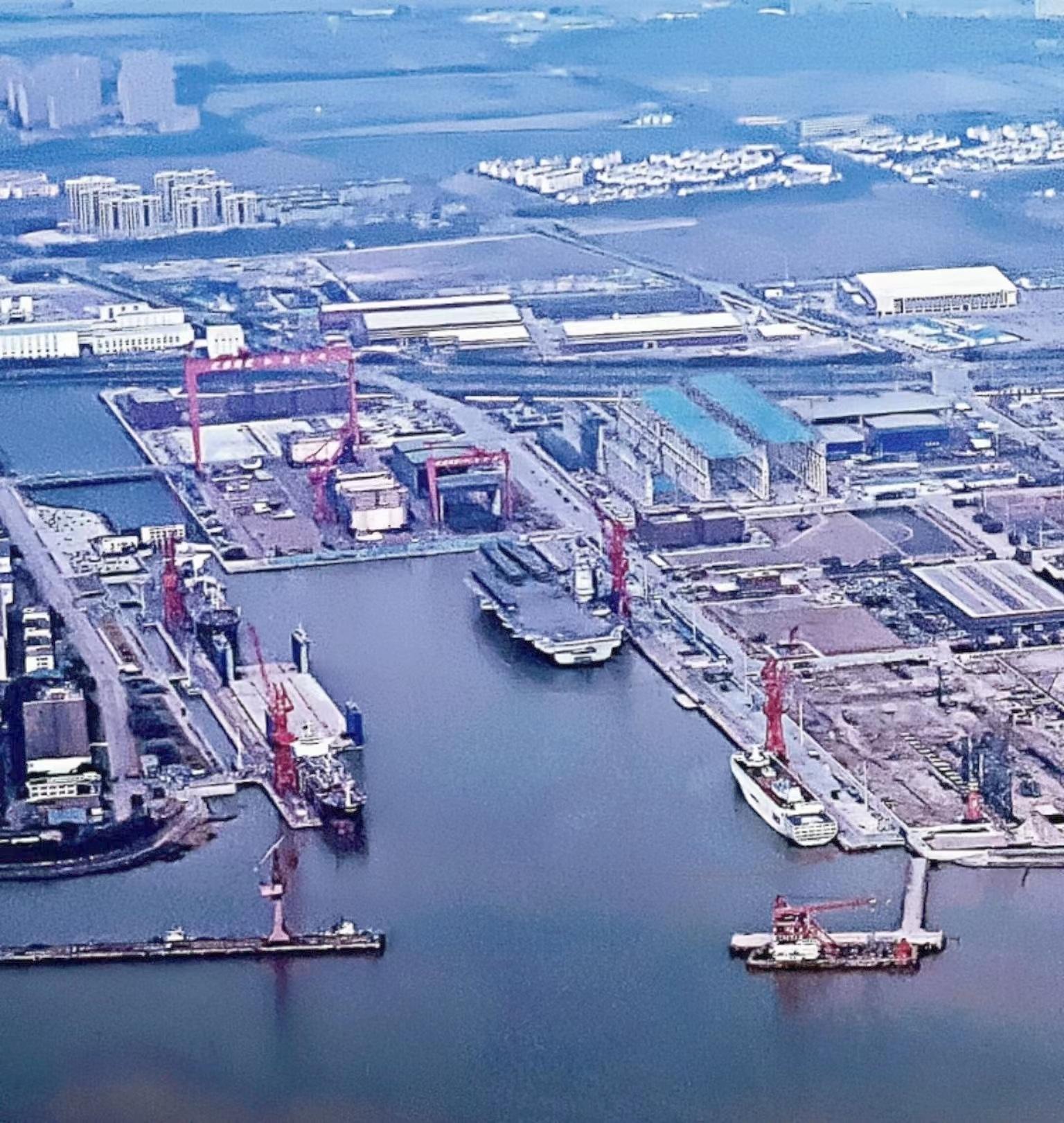 航母下水后的舾装工作,关键步骤与重要性,航母下水后的舾装工作,关键步骤与重要性解析