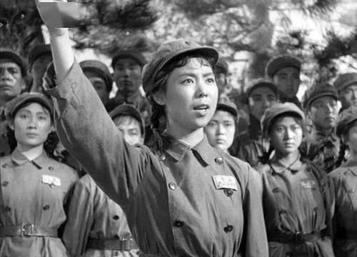 英雄儿女，烽烟滚滚中的永恒赞歌，英雄儿女，烽烟中的永恒赞歌