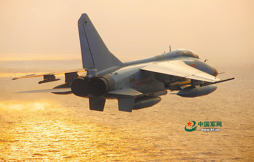 飞豹突击队，英勇无畏，锐不可挡，飞豹突击队，英勇锐志，无畏前行