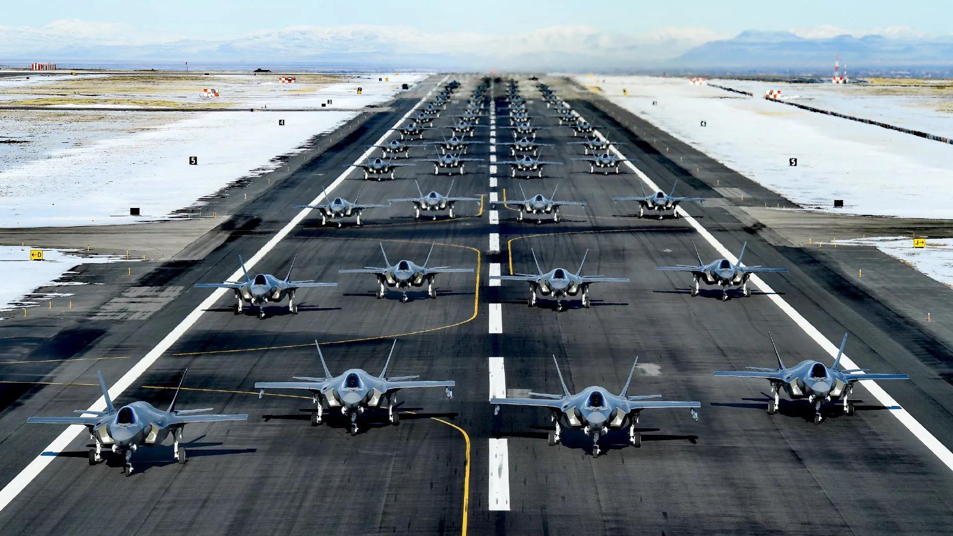 中国空军装备第四代隐身战斗机,新时代的空中力量,中国空军装备第四代隐身战斗机,新时代的空中霸主力量